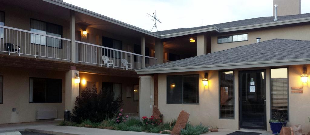 The Noor Hotel Torrey Exterior photo