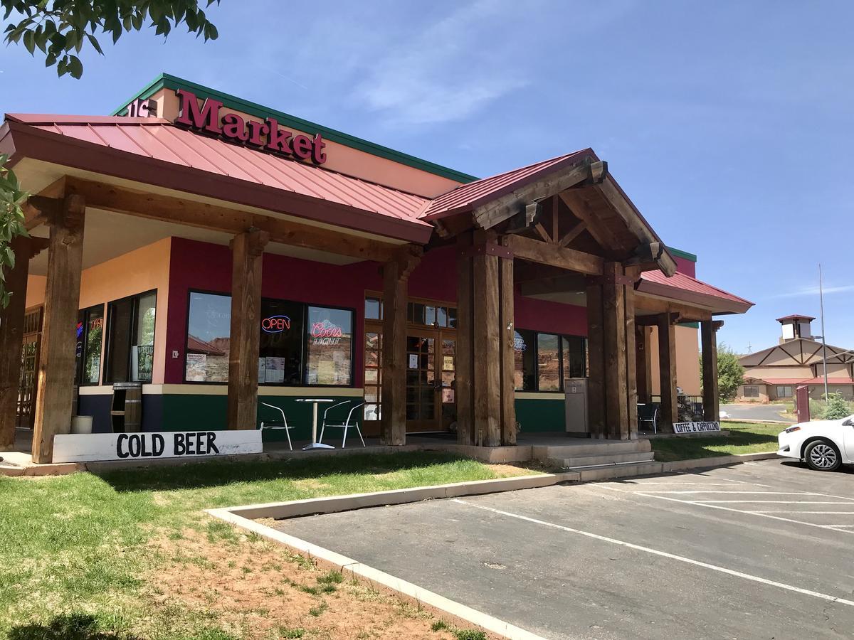 The Noor Hotel Torrey Exterior photo